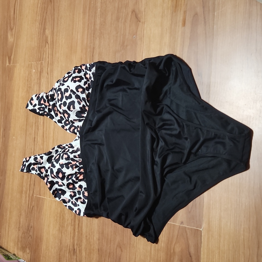 NWT plus "You Di An" leopard print 1 PC. Bathingsuit